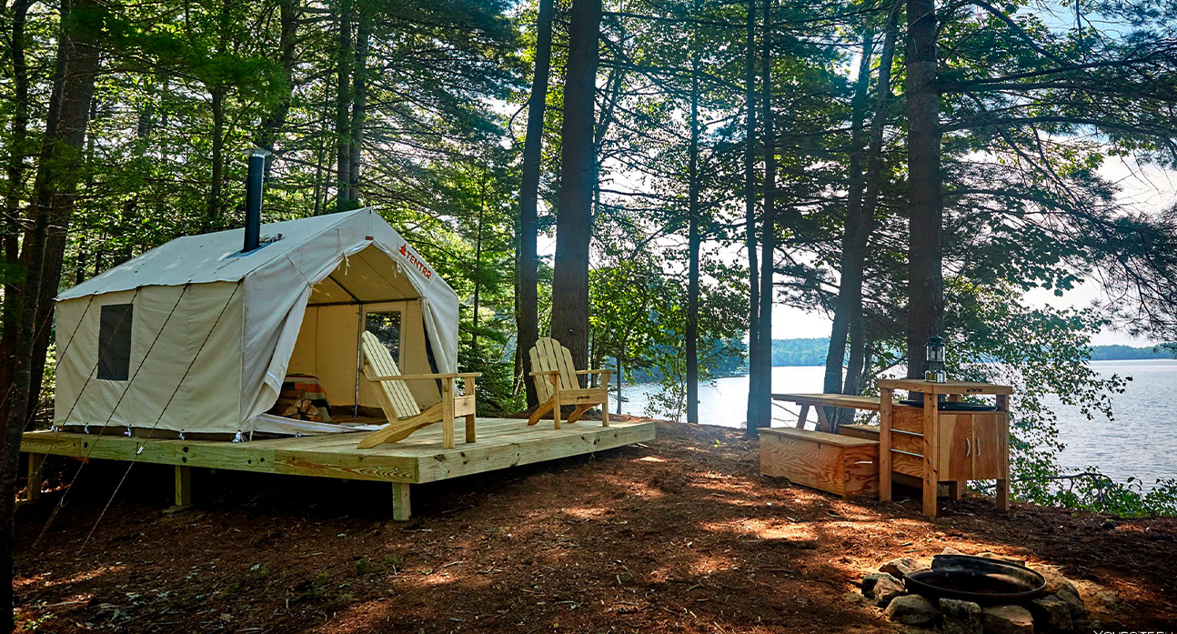 Smart Kiosks with Integrated Relief Systems. An Interactive and Eco-friendly Solution for Emergency Provisions. The durable structure of the kiosk provides shelter against the elements and wildlife, and also allows patrons a convenient location to recuperate